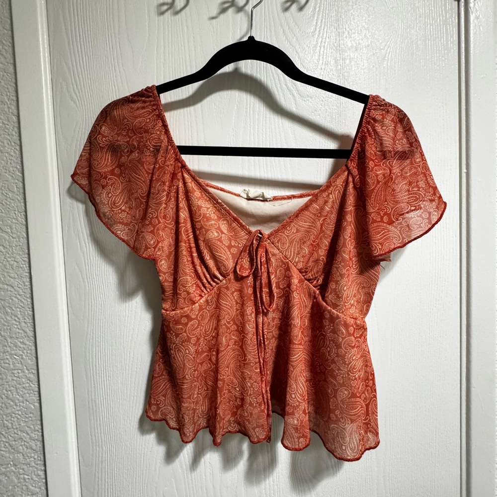 Rust Paisley Tie-Front Flutter Sleeve Top